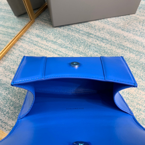 Ba*len*cia*ga hourglass