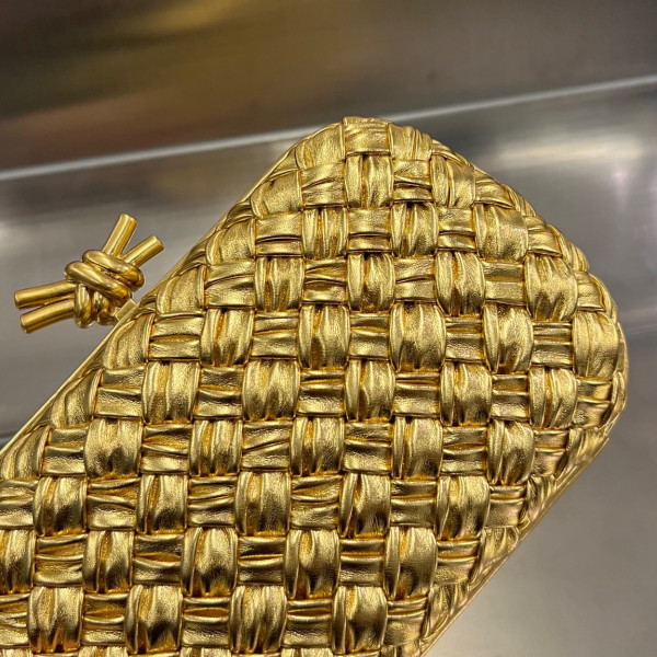 bo*te*ga Ve*ne*ta knot minaudiere