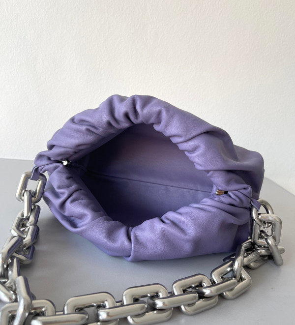 bo*te*ga Ve*ne*ta the chain pouch