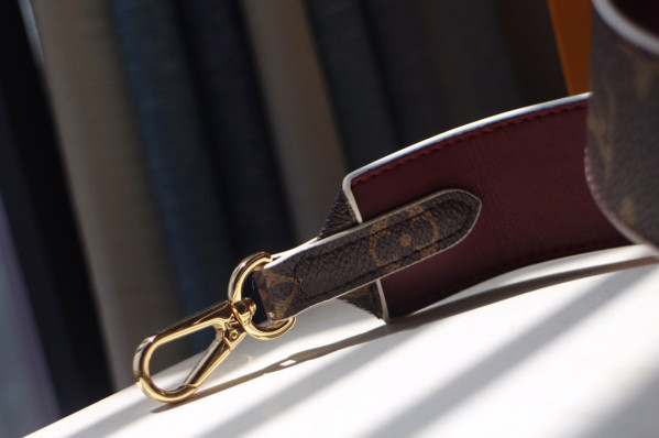 l0*is V*t0n monogram strap