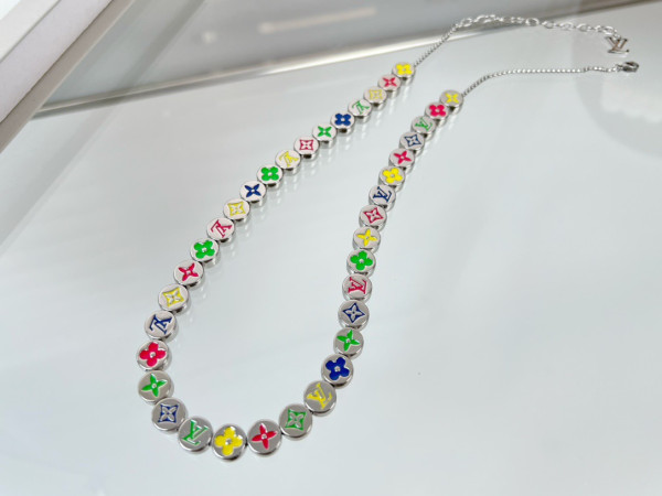 l0*is V*t0n necklace