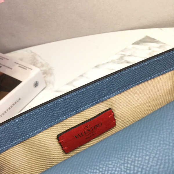 VALENTINO GARAVANI VSLING GRAINY CLUTCH