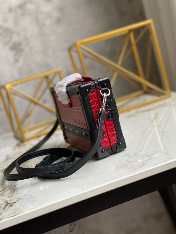 l0*is V*t0n petite malle