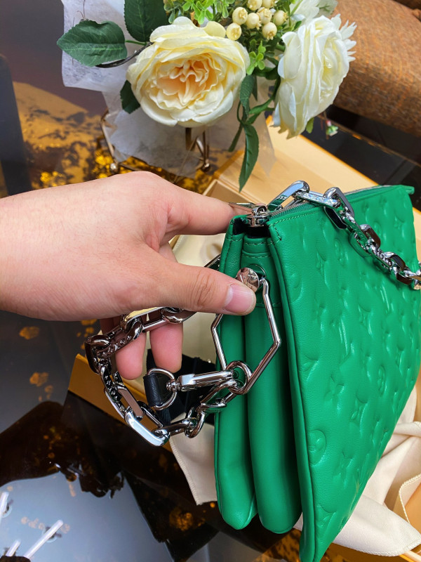 l0*is V*t0n coussin pm