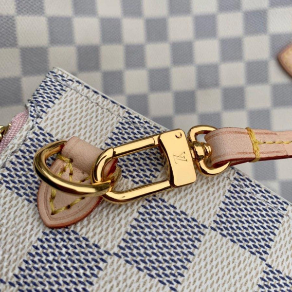 l0*is V*t0n neverfull  mm