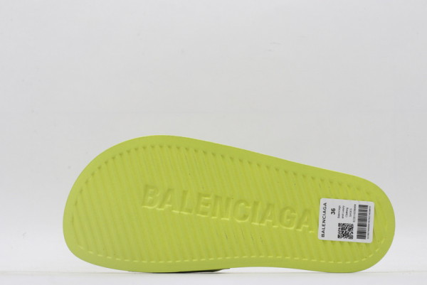 Ba*len*cia*ga pool slide sandal