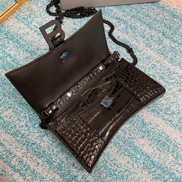 Ba*len*cia*ga hourglass wallet on chain