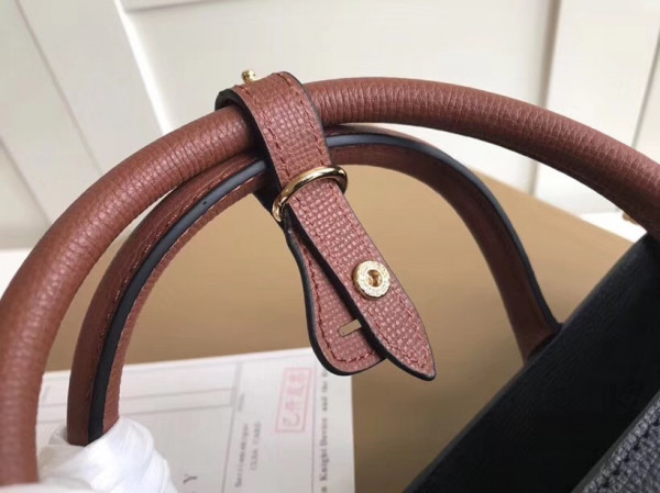 B**rry the medium banner in leather and house check