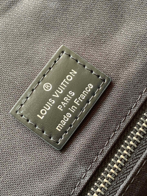 l0*is V*t0n christopher backpack