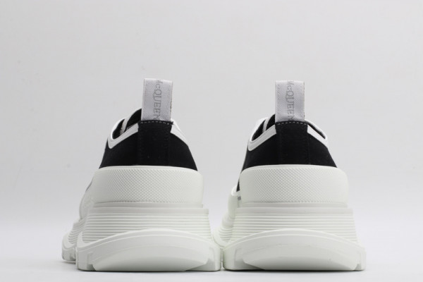 ale*d*r M*Q*en tread slick lace up