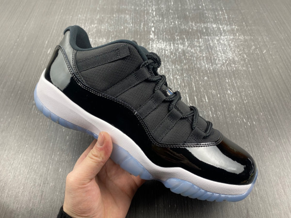 AIR JORDAN 11 LOW 
