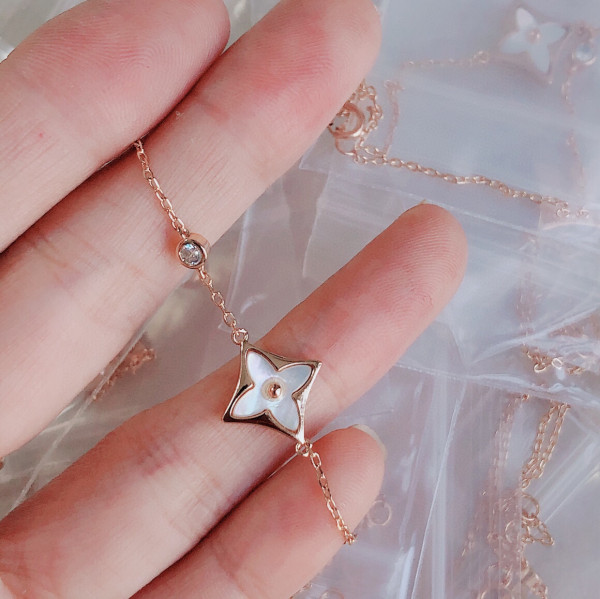 l0*is V*t0n bracelet