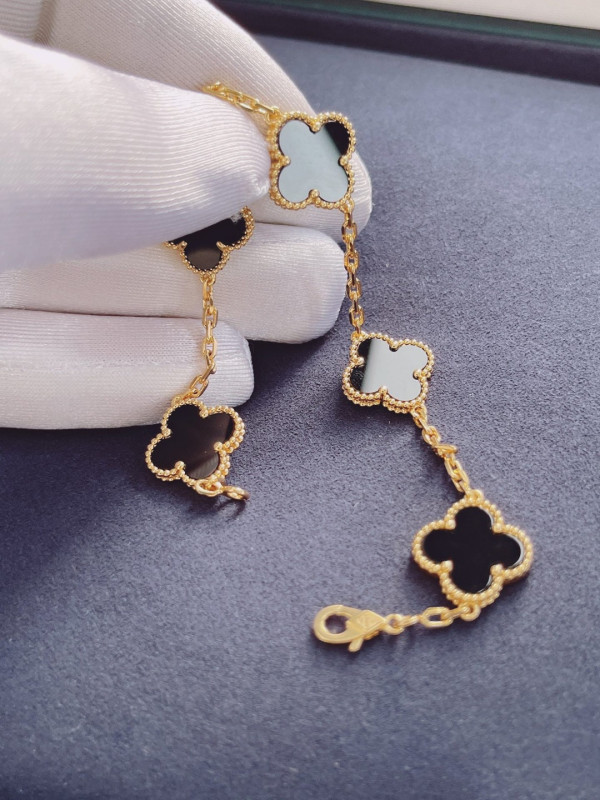 V*N CL*F & arpels  perlée bracelet