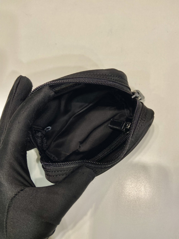 Pra*a re-nylon necessaire