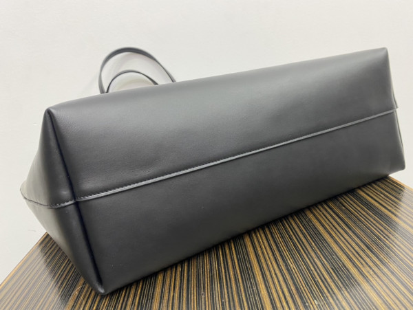 y*l shopping Sa**t Lau*nt leather