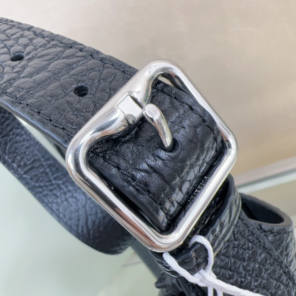 B**rry medium chess shoulder bag