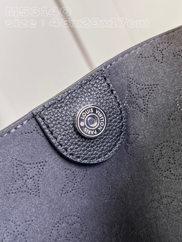 l0*is V*t0n hina-46 x 29.5 x 17cm