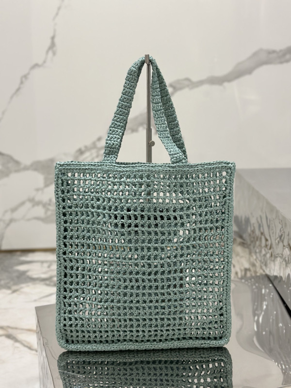 Pra*a crochet tote bag