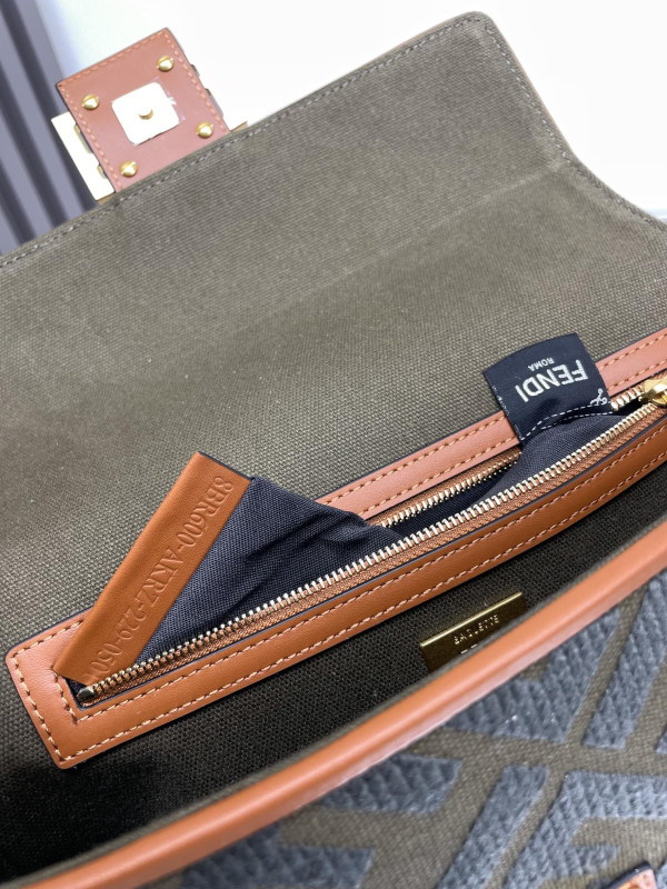 F**di baguette-26*13*6cm