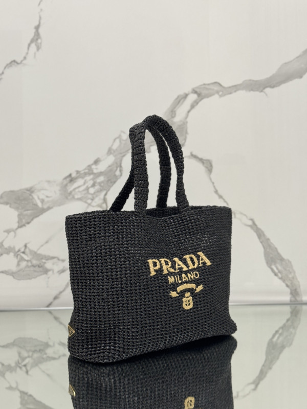 Pra*a crochet tote bag