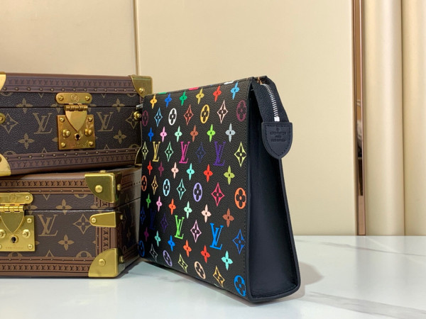 l0*is V*t0n toiletry pouch 26