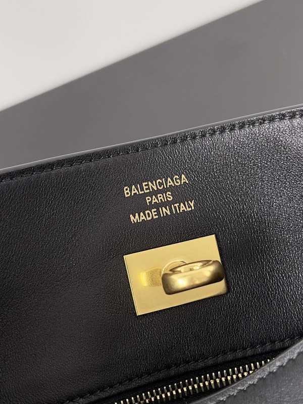 Ba*len*cia*ga bel air small shoulder bag