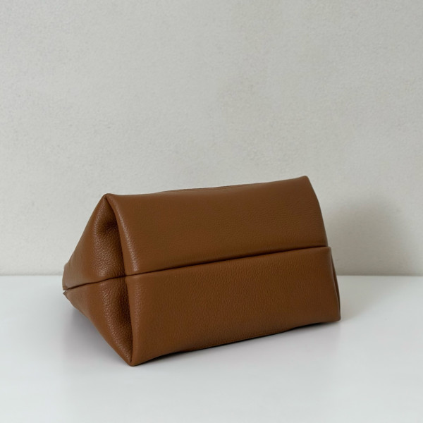 G*u*i softbit medium top handle bag