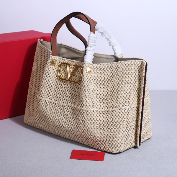 VALENTINO MEDIUM STRAW SUMMER TOTE