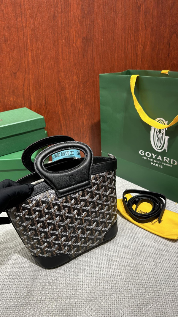 Go*ard beluga  - 23×18.5×8cm