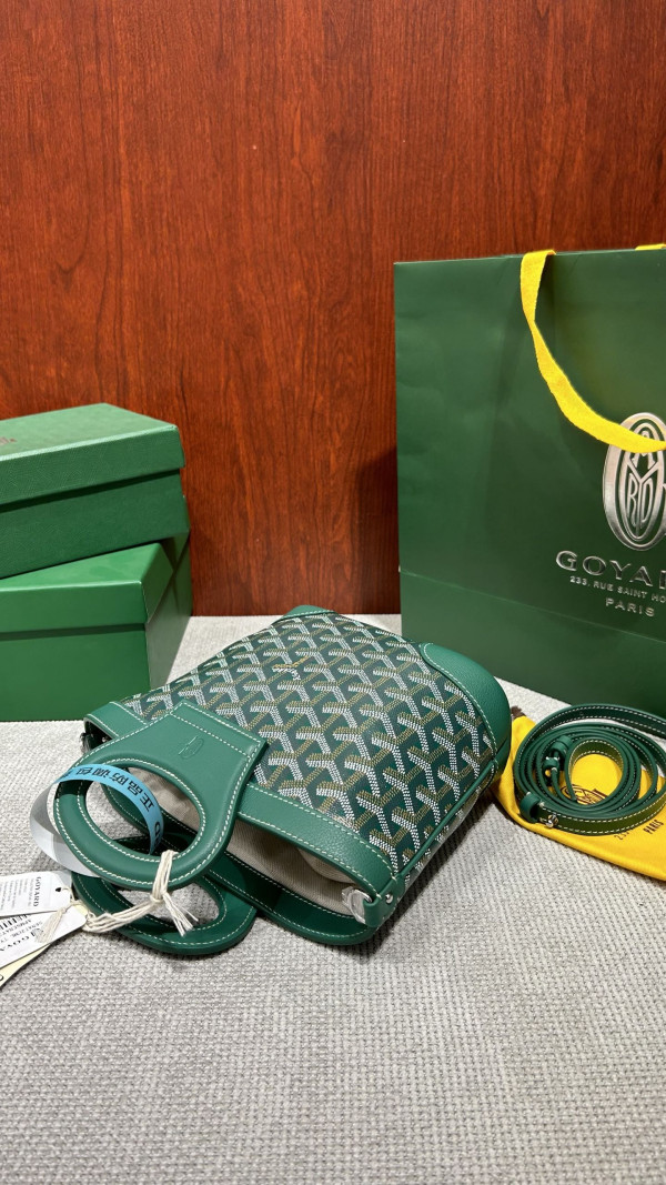 Go*ard beluga  - 23×18.5×8cm