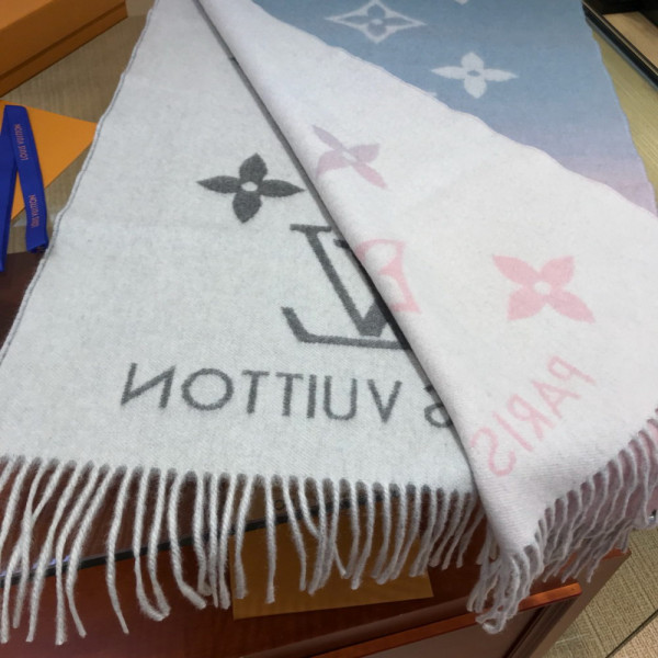 l0*is V*t0n reykjavik gradient scarf