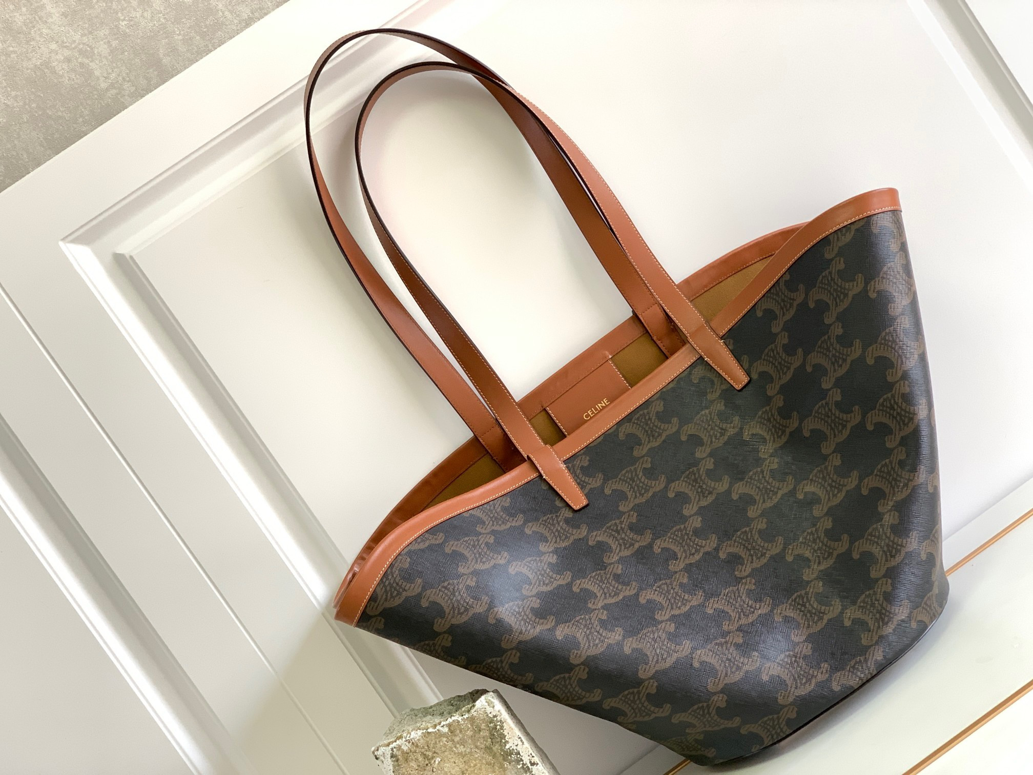 CELIN* MEDIUM COUFFIN CUIR TRIOMPHE