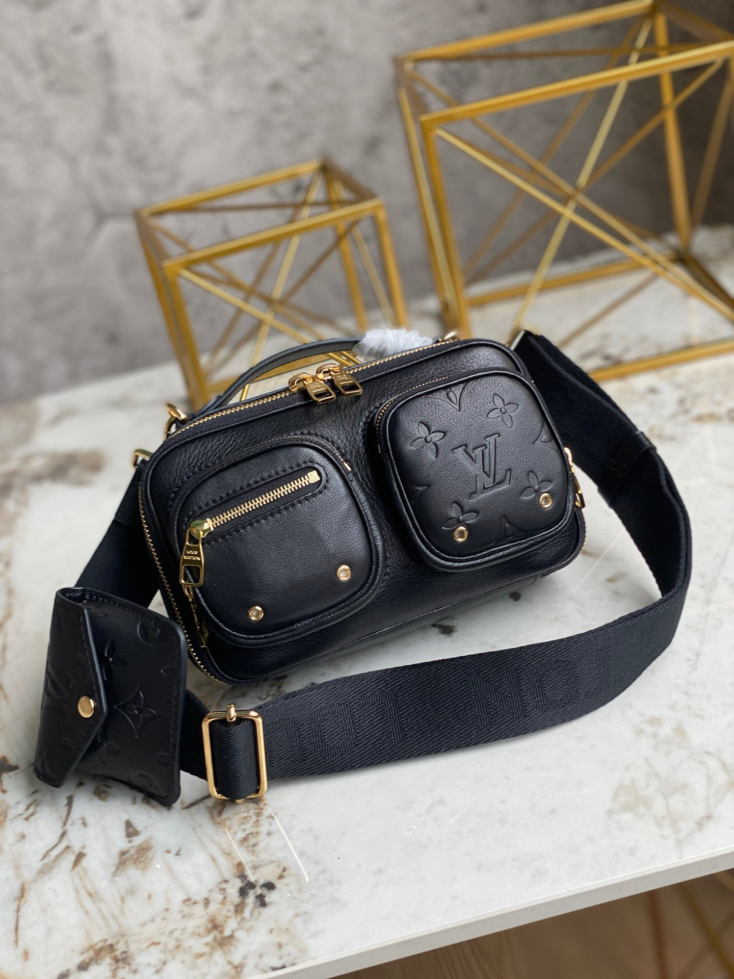 l0*is V*t0n utility crossbody