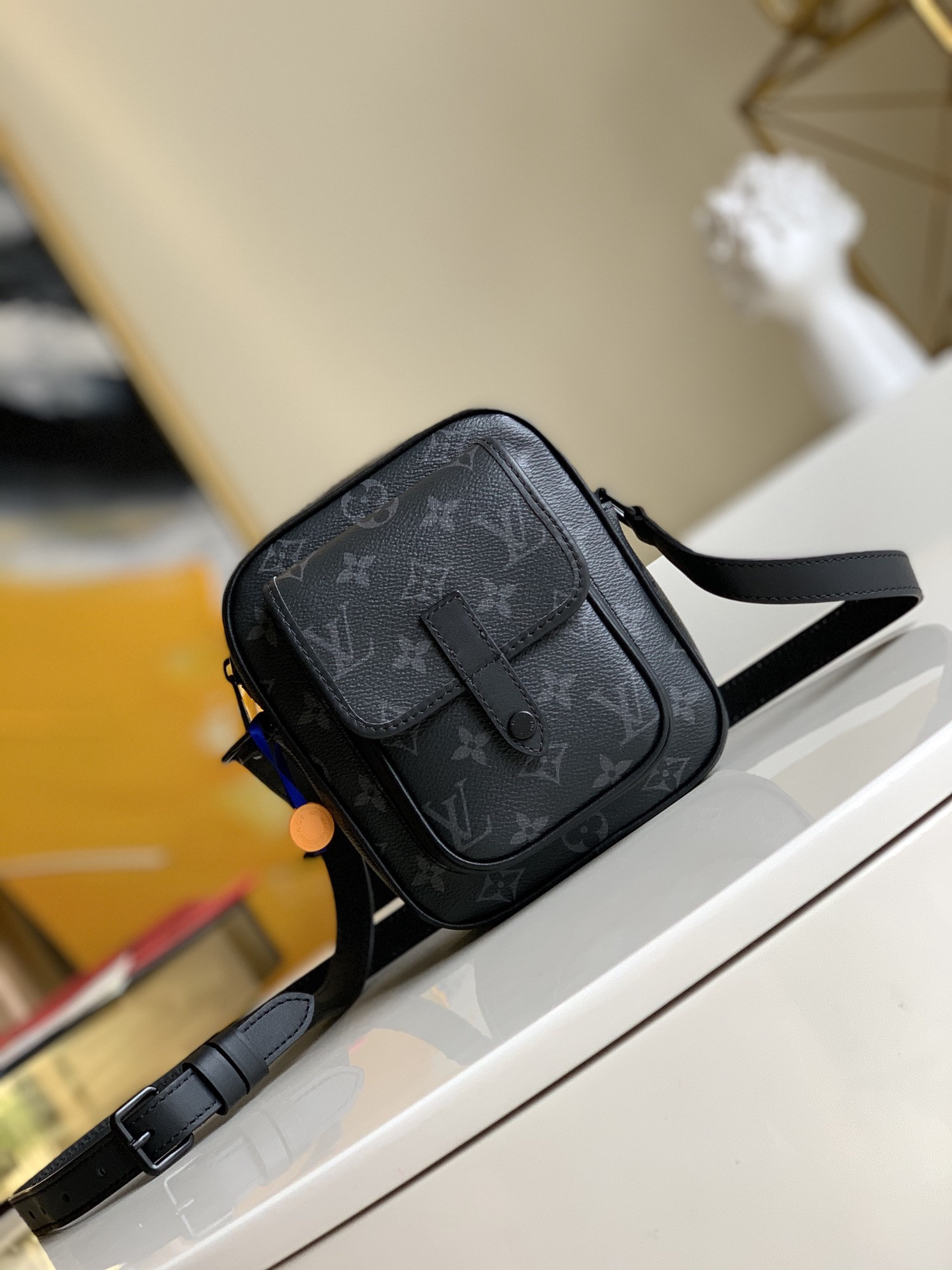 l0*is V*t0n christopher wearable wallet