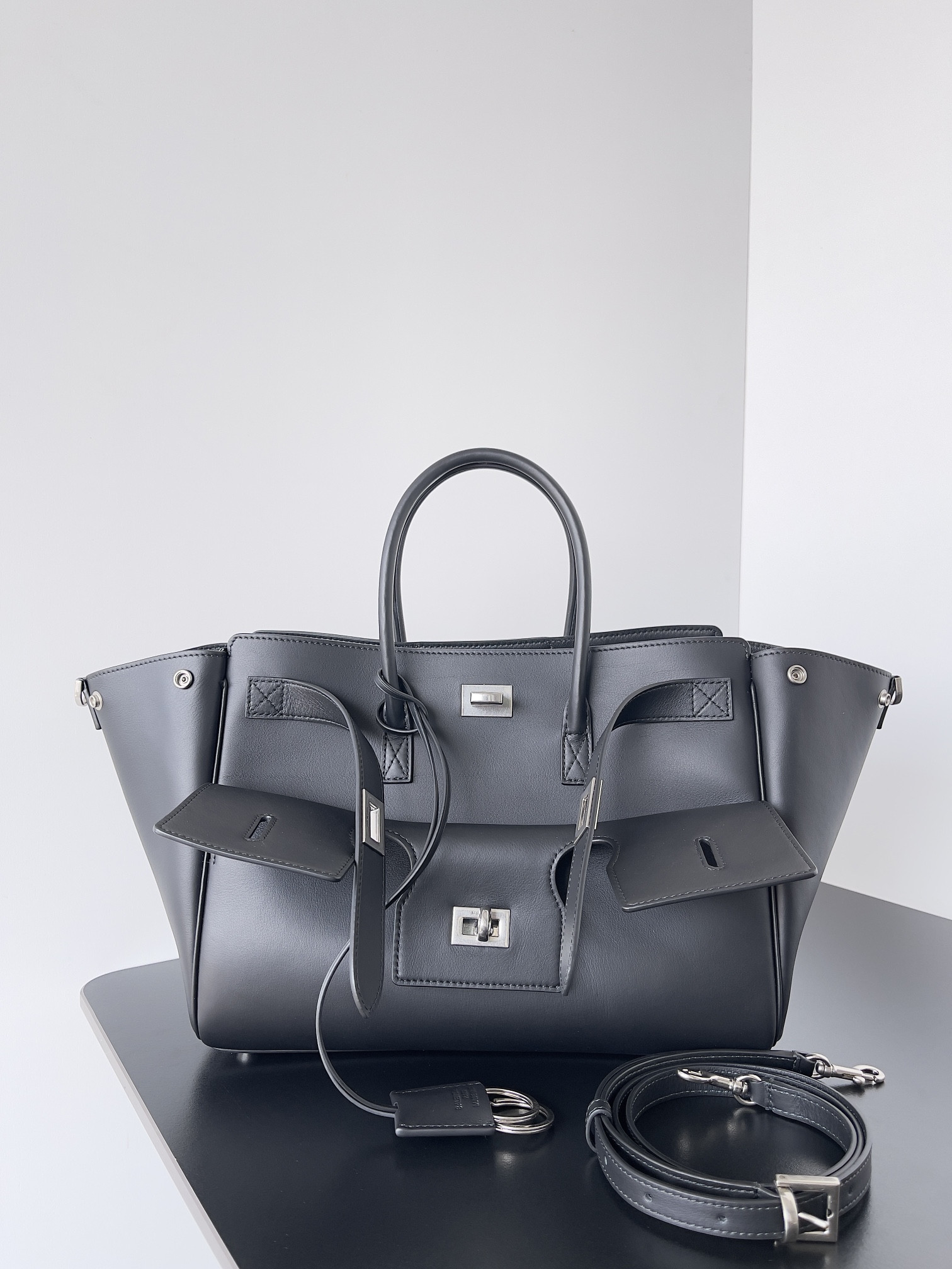 Ba*len*cia*ga women's bel air small carry all bag