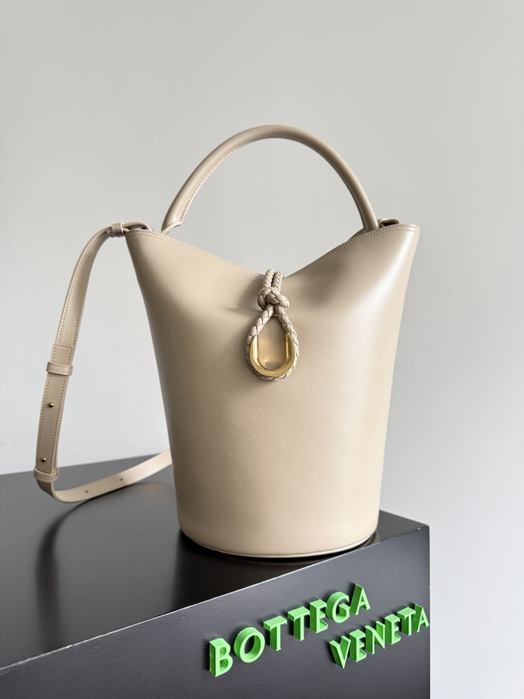 bo*te*ga Ve*ne*ta small liberta bucket - 22*18*15cm