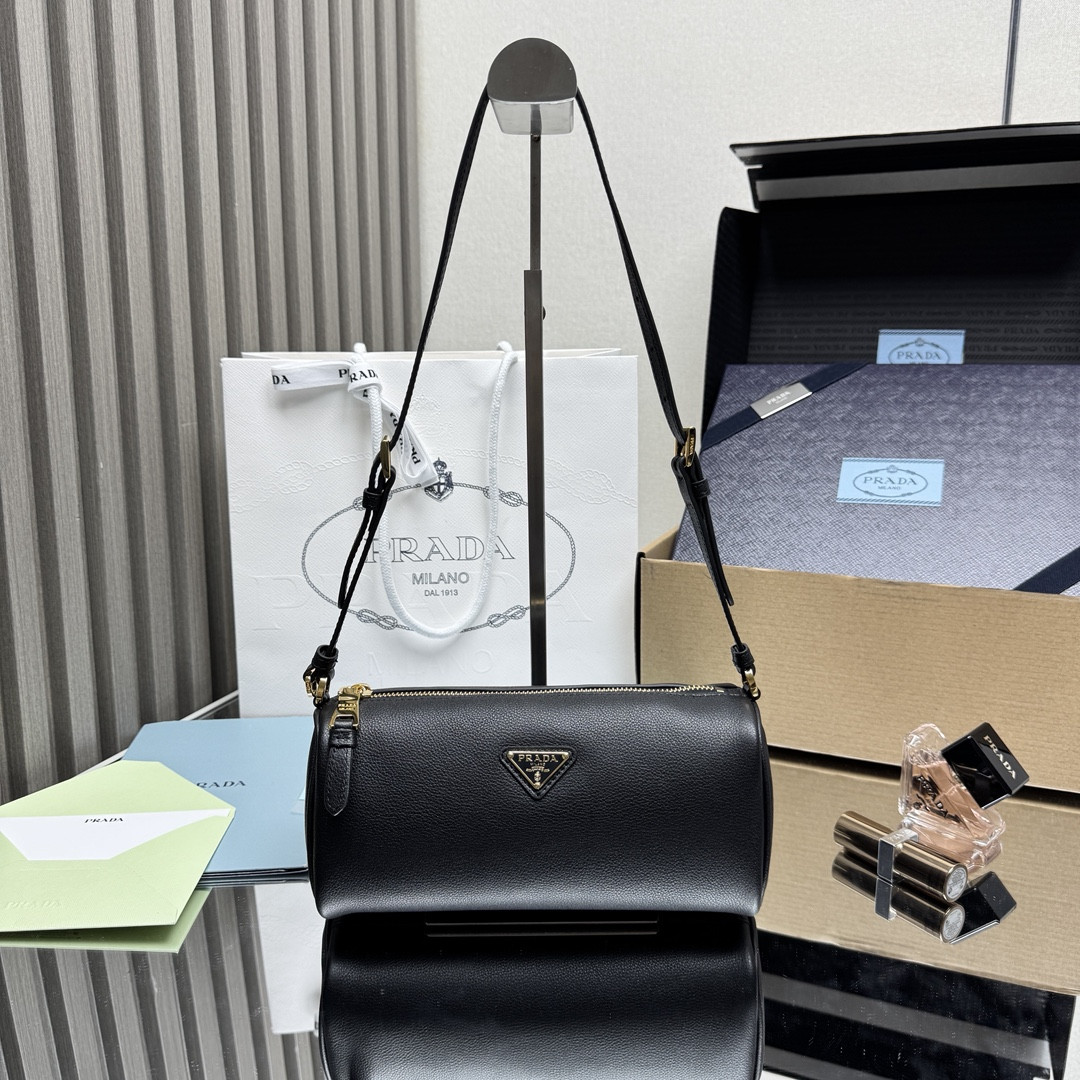 Pra*a leather pouch - 22*9*7.5cm